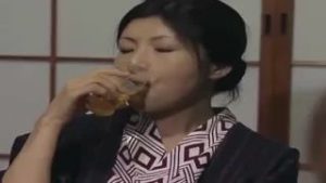 【いまいゆり】宴会で酔いつぶれた五十路熟女の哀れな末路は男たちに輪姦されて泥酔のために翌朝は記憶もないっていう不幸だわな