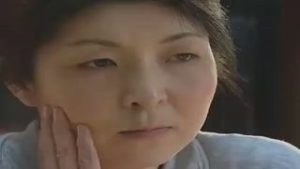 【今井ゆり】一人暮らしの五十路熟女はクリーニング屋の男とのSEXを妄想しながらコンニャクやバイブを使って物凄いオナニーをして性欲を満たす（ヘンリー塚本）